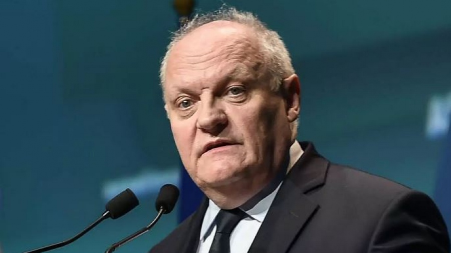 Asselineau (Γαλλία):  Η γεροντική μαριονέτα των ΗΠΑ βυθίζει την Αμερική στην παρακμή