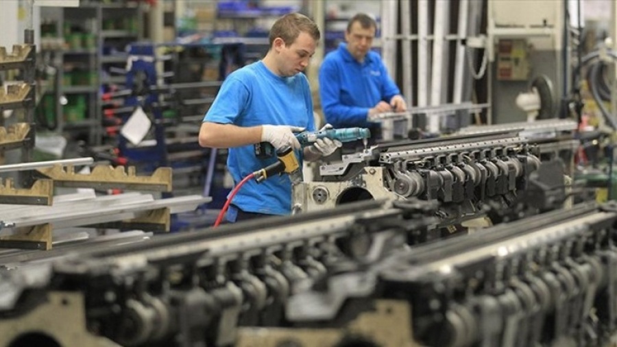 ΗΠΑ: Συρρίκνωση της δραστηριότητας στη μεταποίηση τον Αύγουστο, «δείχνουν» οι PMI