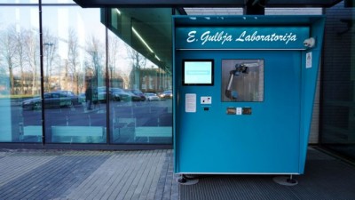 Λετονία: Το πρώτο μηχάνημα «αυτόματης πώλησης» τεστ κορωνοϊού