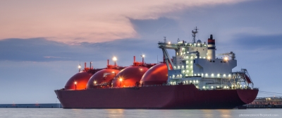 Ναυτιλία: Έως 350.000 δολ. την ημέρα ο ναύλος για τη μεταφορά containers και LNG