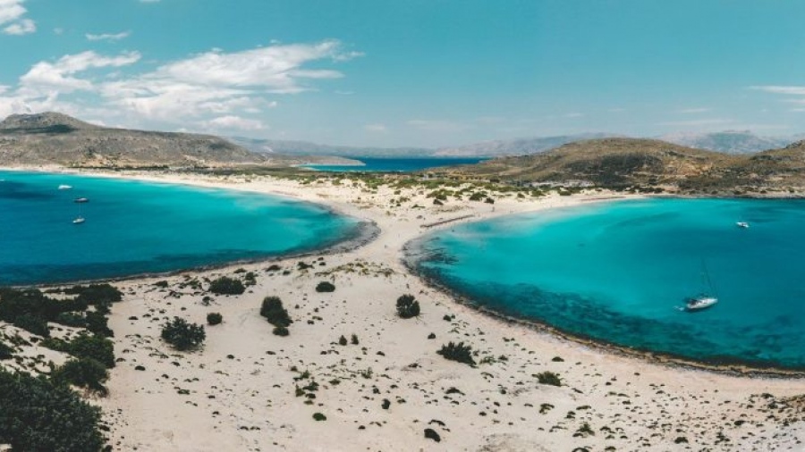Ποιον ελληνικό προορισμό προτείνουν τα ιταλικά μέσα για διακοπές
