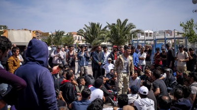 «Βουλιάζει» η Λέσβος από τους πρόσφυγες - Πάνω από 11 χιλ. στον καταυλισμό της Μόρια - Άρχισε η μεταφορά 1.500 στο Κιλκίς - Κουμουτσάκος: Σύνθετη επιχείρηση