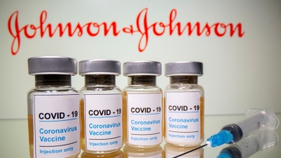 «Κίτρινη κάρτα» από FDA  στη β΄ δόση J&J - Πιθανόν να συστήσει εμβόλιο mRNA