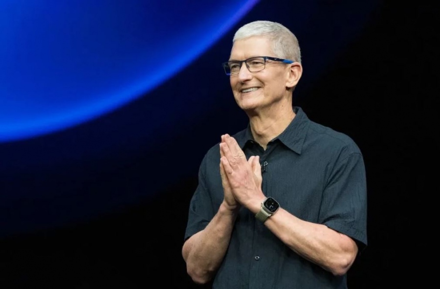 Παραίτηση - βόμβα: Ο Tim Cook αφήνει το τιμόνι της Apple, αναλαμβάνει ο John Ternus