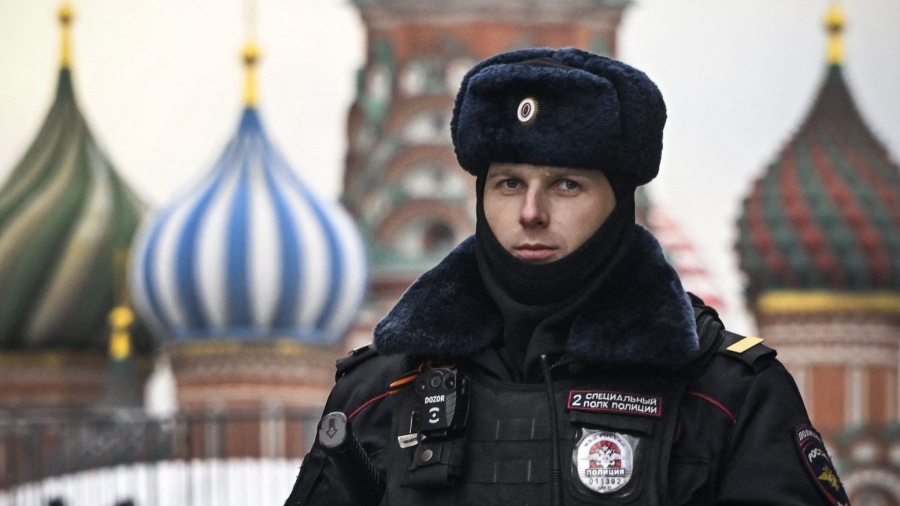 «Τέλος τα αστεία στη Ρωσία» - Απαγόρευση παιχνιδιών με στολές αστυνομικών για λόγους σεβασμού