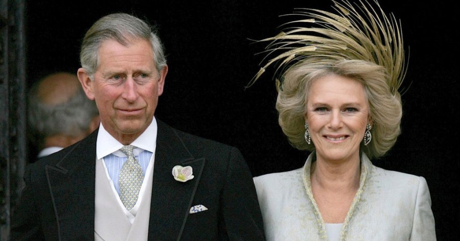 Διχάζεται η συγκυβέρνηση για την αναδοχή παιδιών από ομόφυλα ζευγάρια - Ομονοεί για την υποδοχή Κάρολου και Καμίλας