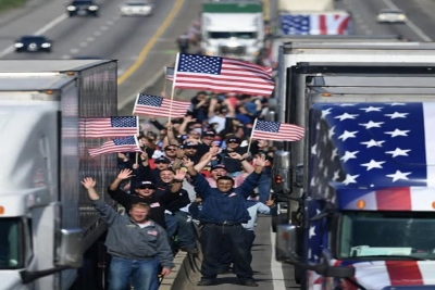 Ανάσα για τους επαγγελματίες οδηγούς των ΗΠΑ - Ανακλήθηκαν 200.000 άδειες οδήγησης λαθρομεταναστών με υπογραφή Trump