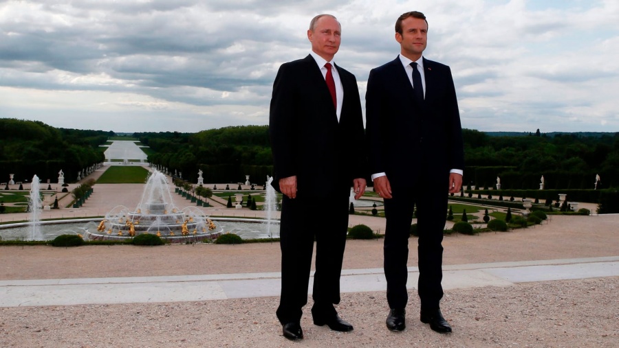 «Βόμβες» Macron: Ο Putin είναι ένας πολύ ισχυρός άνδρας που θέλει να αποσταθεροποιήσει τις δημοκρατίεςς μας