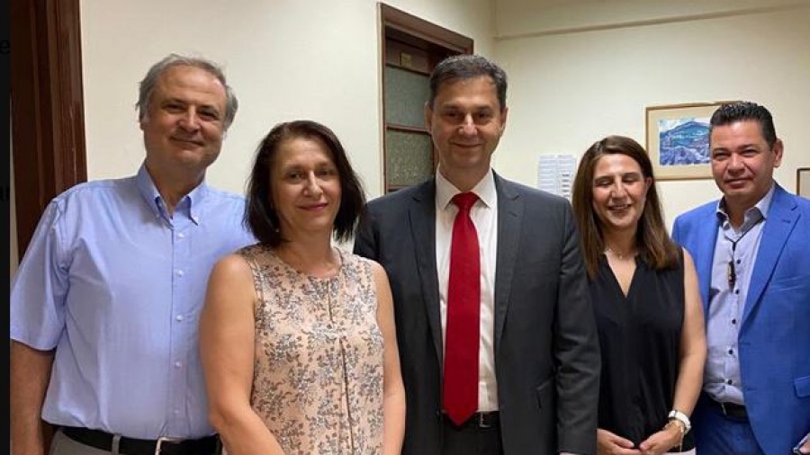 Πρώτη μέρα Θεοχάρη στο Υπουργείο Εθνικής Οικονομίας και Οικονομικών: Ξεκινάμε δυνατά, χωρίς χρονοτριβή