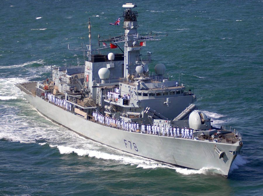 Ενισχύεται η αμερικανική ναυτική δύναμη στον Κόλπο με τη βρετανική φρεγάτα HMS Kent F78
