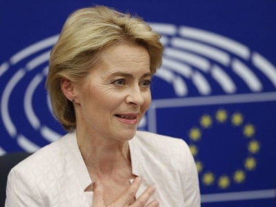 Von der Leyen: Ανάρτηση στα ελληνικά για τους εμβολιασμούς κατά του κορωνΐού