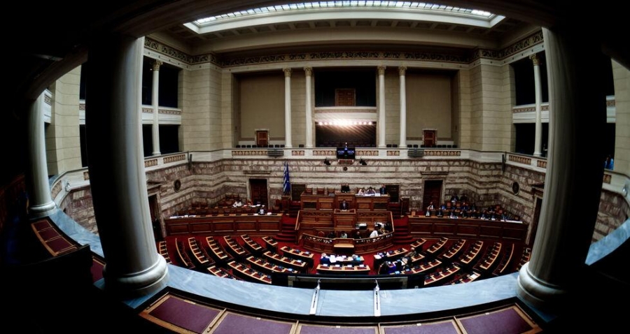 Ένταση στη Βουλή για το ασφαλιστικό - Όχι στο αίτημα αντισυνταγματικότητας του ΣΥΡΙΖΑ