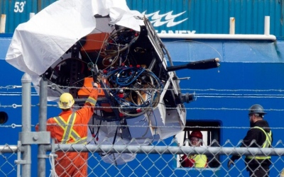 Ναυάγιο Titan: Ανασύρθηκαν ανθρώπινα λείψανα από τα συντρίμμια του βαθυσκάφους