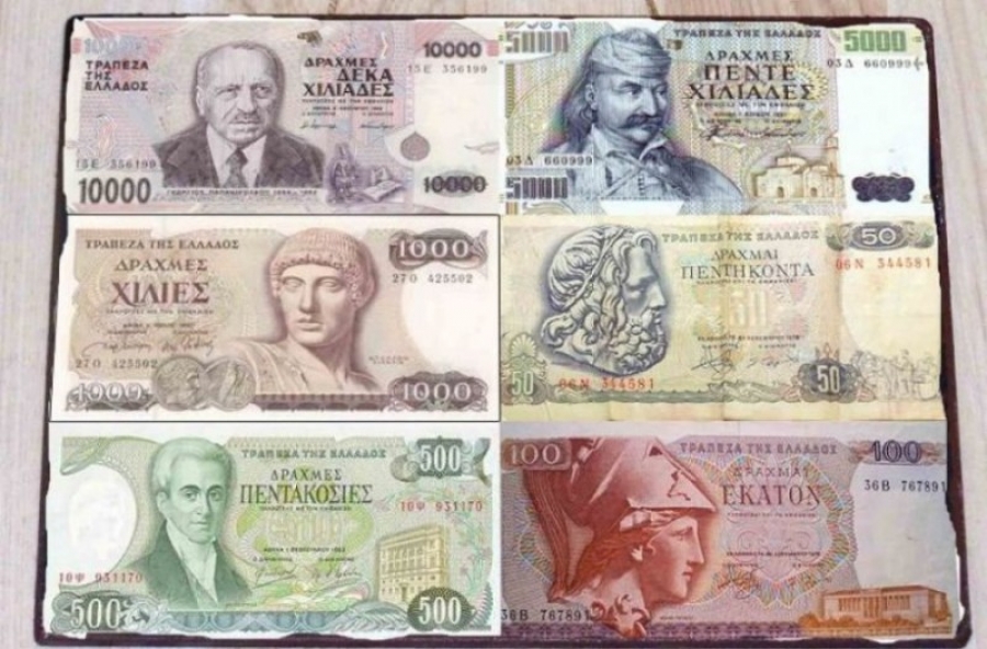 Bloomberg: Mισό δισ. ευρώ σε δραχμές φυλάνε οι Έλληνες στα σπίτια τους, δύο δεκαετίες μετά