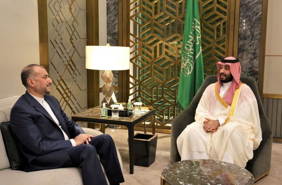 Μέση Ανατολή: Ιράν και Σαουδική Αραβία εμβαθύνουν τις διμερείς σχέσεις  –  Γιατί χάνουν οι ΗΠΑ