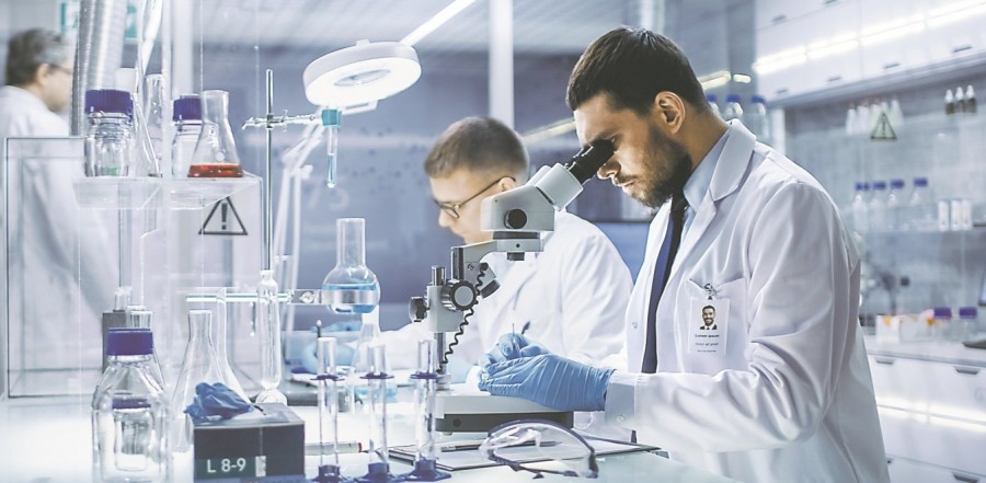 Έρευνα Pew: Οι πολίτες εμπιστεύονται τους επιστήμονες περισσότερο από κυβερνήσεις και ΜΜΕ