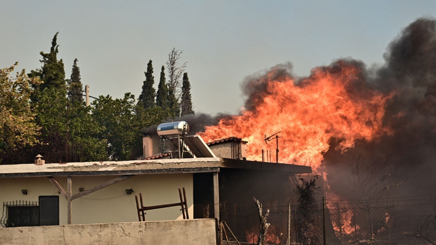 Πέντε τραυματίες σε νοσοκομεία από τη μεγάλη πυρκαγιά στην Αττική
