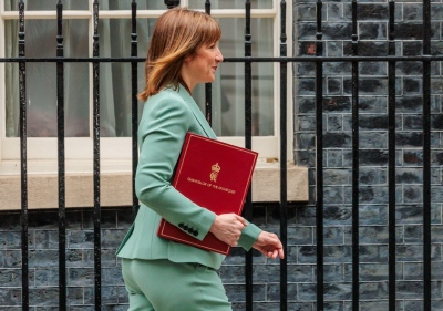 Χάος στη Βρετανία – Το υπουργείο Οικονομικών κατηγορείται για χειραγώγηση της αγοράς – Φόβος για εκτόξευση του κόστους δανεισμού