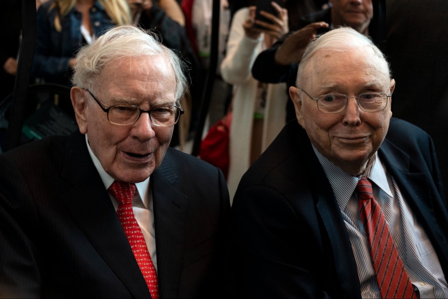 Buffett και Munger προειδοποιούν: Έρχεται τσουνάμι στην αγορά ακινήτων, δύσκολα τα πράγματα στην οικονομία