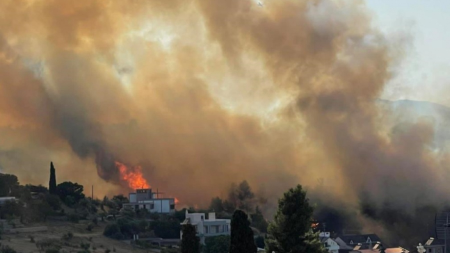 Η πυρκαγιά στη Θήβα προκλήθηκε από άνδρα που έκαψε το σπίτι του και το αυτοκίνητό του