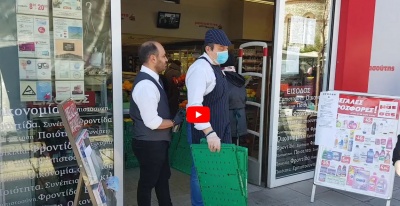 Έλεγχος, αντισηπτικά και με… αποστάσεις τα ψώνια στο σούπερ μάρκετ στη Θεσσαλονίκη