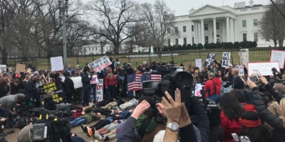 ΗΠΑ: Διαμαρτυρία μαθητών έξω από τον Λευκό Οίκο για αυστηρότερους ελέγχους στην οπλοκατοχή