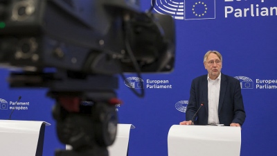 «Στα σχοινιά» οι σχέσεις ΕΕ-ΗΠΑ: Η Ευρώπη ετοιμάζει βαριά αντίποινα για την αθέτηση της εμπορικής συμφωνίας