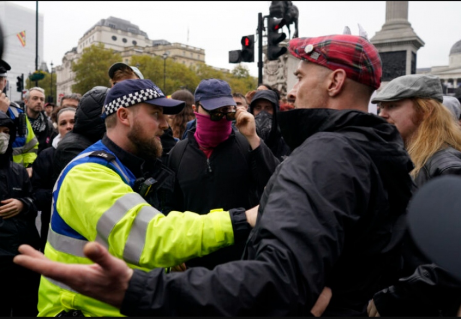 Μαζικές διαδηλώσεις στη Βρετανία με αίτημα τις απελάσεις μεταναστών στην Ρουάντα, υπέρ του UK Reform