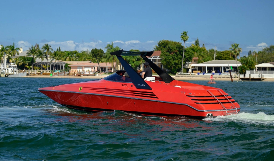 Αυτό είναι ένα από τα 40 Riva Ferrari που έχουν κατασκευαστεί