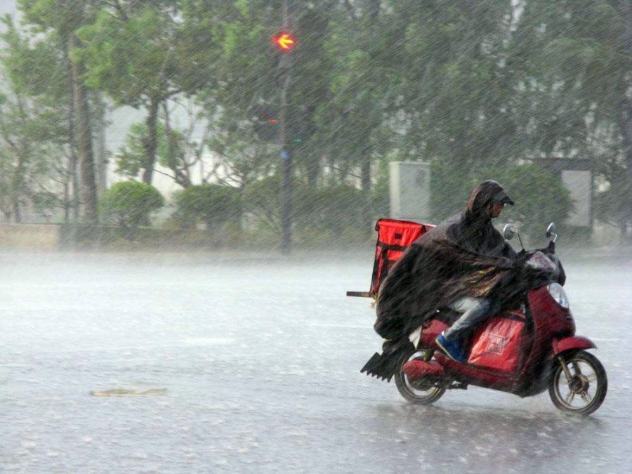 Υπουργείο Εργασίας: Σύσταση για τη λήψη μέτρων προστασίας των εργαζομένων εξαιτίας της κακοκαιρίας και τηλεργασία