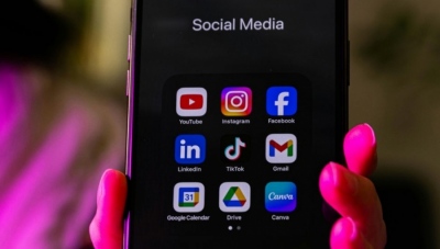 «Καταπέλτης» για Meta και YouTube αμερικανικό δικαστήριο: Υπεύθυνες για τον εθισμό των νέων στα social media