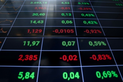 Λίγο μετά το άνοιγμα του Χ.Α. – Διατηρείται η αδυναμία – Νέες απώλειες με χαμηλό τζίρο