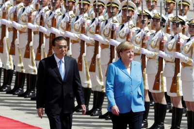 Στην Κίνα η Merkel - Keqiang (πρωθυπουργός Κίνας): Κίνα και Γερμανία στηρίζουν το ελεύθερο εμπόριο