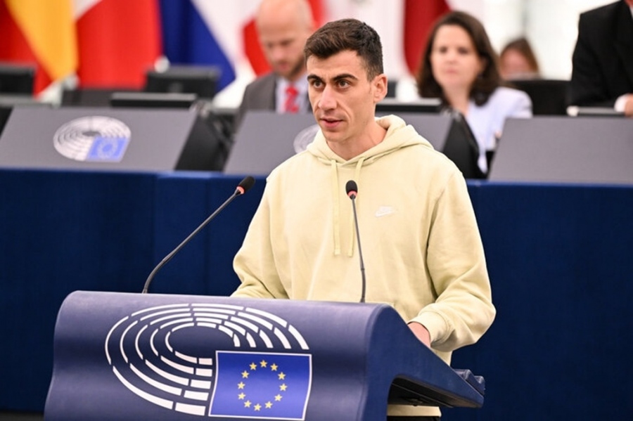 Σάλος με τον Φειδία: «Τρελοί οι παραολυμπιονίκες» - Σφυροκόπημα από την Επιτροπή Ψυχικής Υγείας στο καρτούν της Ευρωβουλής