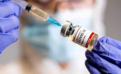 O Ευρωπαϊκός Οργανισμός Φαρμάκων εξετάζει την τρίτη δόση εμβολίου για εφήβους 12-15 χρόνων