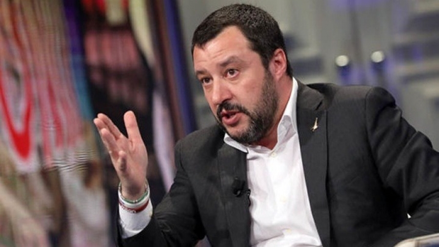 Ο Salvini επιτίθεται στην κυβέρνηση που... στηρίζει, με το βλέμμα στις δημοσκοπήσεις