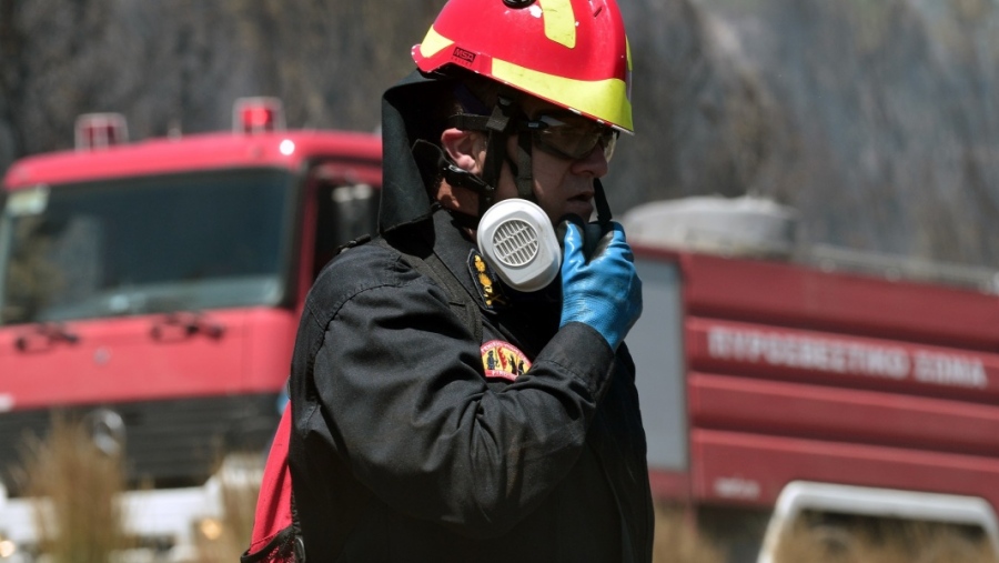 Μεγάλη φωτιά στη Μυτιλήνη - Κινητοποιήθηκαν επίγειες και εναέριες δυνάμεις της Πυροσβεστικής