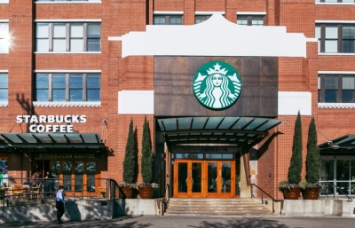 Η Starbucks αναστέλλει κάθε δραστηριότητα στη Ρωσία