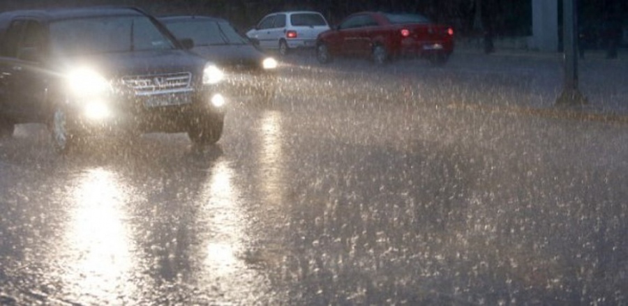 Στο έλεος της κακοκαιρίας Daniel: Διακοπή κυκλοφορίας σε Κηφισιά – Πόρτο Ράφτη λόγω συσσώρευσης υδάτων