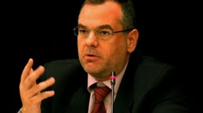 Γιώργος Χαρβαλιάς: Ε... όχι και ο Στουρνάρας