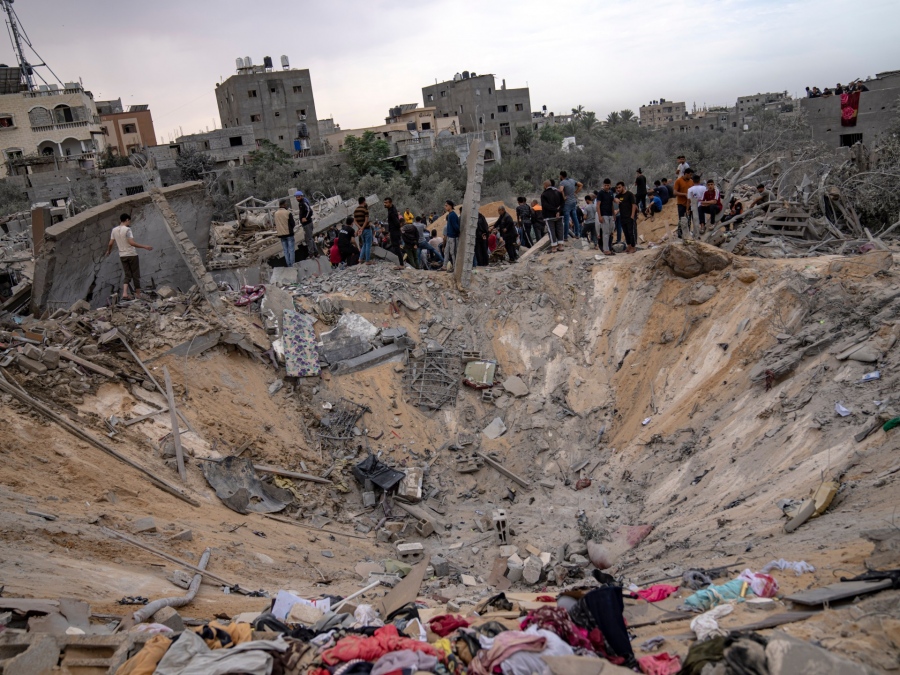 Διαρκές έγκλημα… στη Γάζα: Μια οβίδα του ισραηλινού στρατού…, 5.000 νεκρές ζωές