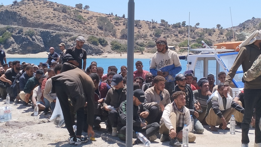 Έτσι θα βουλιάξουν την χώρα – Ανατροπή από Πλεύρη – Οι κλειστές δομές έγιναν «περιορισμένη ελευθερία»