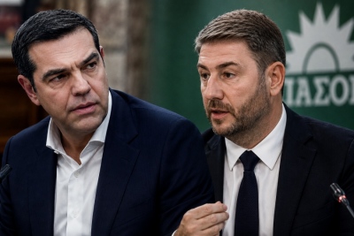 Ανδρουλάκης και Τσίπρας έτοιμοι να υποσχεθούν 13η σύνταξη και 13ο μισθό στους δημόσιους υπαλλήλους