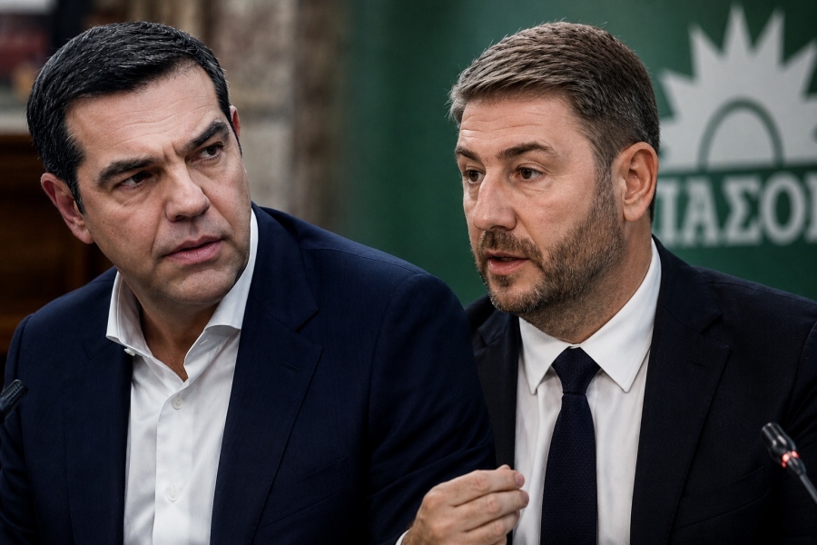 Ανδρουλάκης και Τσίπρας έτοιμοι να υποσχεθούν 13η σύνταξη και 13ο μισθό στους δημόσιους υπαλλήλους
