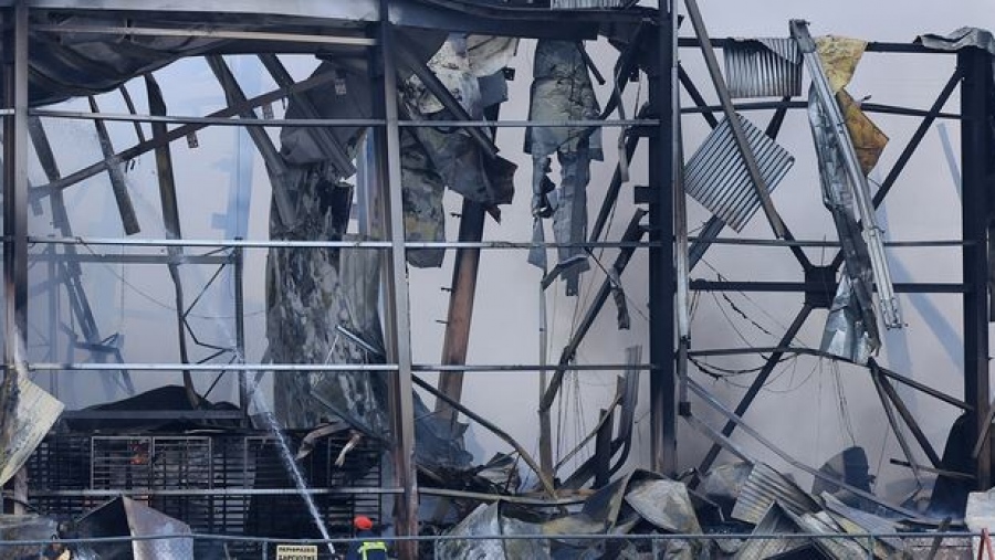 Τρίκαλα: Τριήμερο δημοτικό πένθος για τα πέντε θύματα στην μπισκοτοβιομηχανία