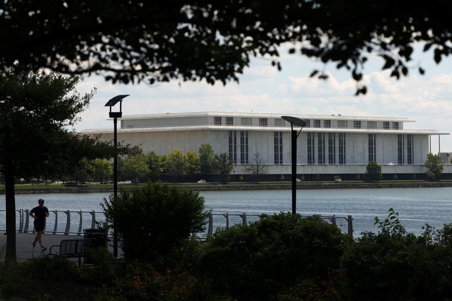 «Ντροπή για την πρωτεύουσα»: Οι ΗΠΑ απειλούν να κατεδαφίσουν το Κέντρο Kennedy λόγω του... ονόματος Trump