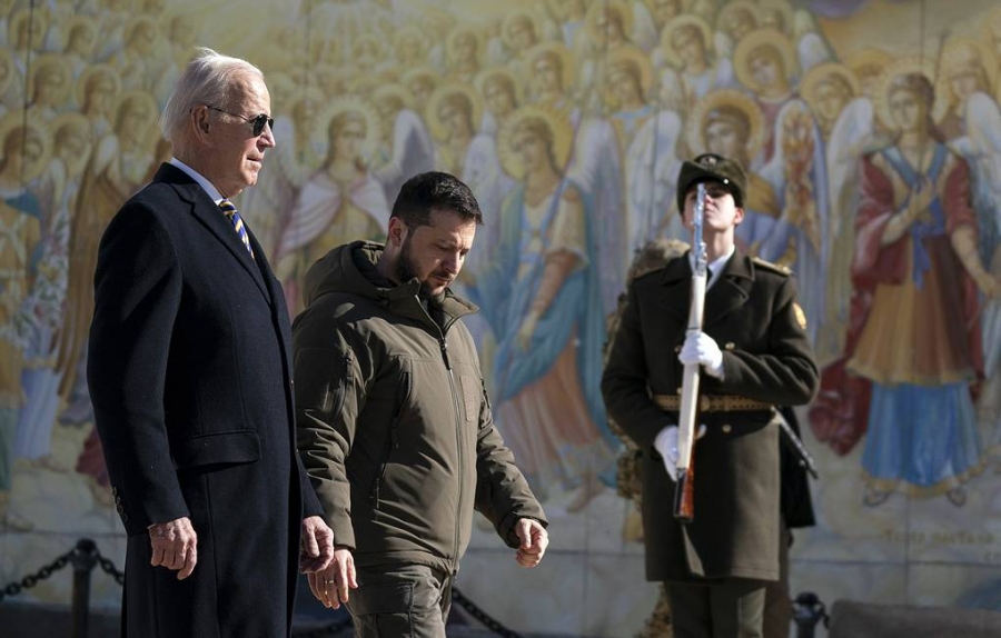 Πέφτει το Bakhmut το σύμβολο των Ουκρανών - Biden στο Κίεβο: Στέλνουμε 700 τανκ και περισσότερα όπλα - Κυρώσεις στη Ρωσία