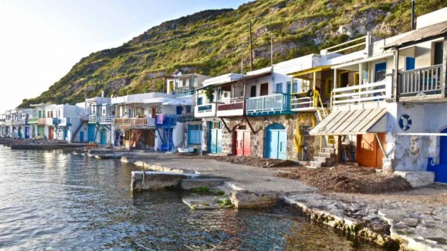 Ποια ελληνικά νησιά προτείνουν για διακοπές τα ισπανικά μέσα