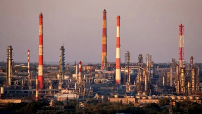 «Τα μισά διυλιστήρια είναι ήδη χωρίς ρωσικό πετρέλαιο»: Τα ακροβατικά της Ινδίας με τις κυρώσεις των ΗΠΑ