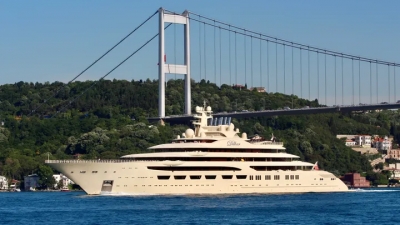 Γερμανία: Κατέσχεσαν το γιοτ του Ρώσου ολιγάρχη A. Usmanov, αξίας 600 εκατ. δολ. - Θα μετατραπεί σε... πύραυλο